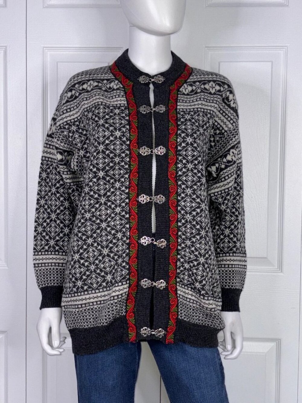 NORWEGIAN DESIGN women's virgin wool cardigan sweater size Small